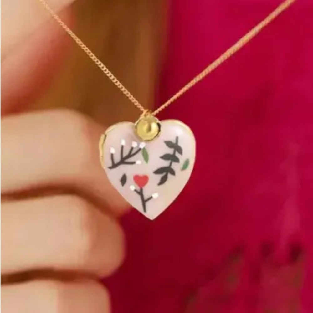 18k Gold Plated Floral Heart Locket Pendant Necklace. New. - Picture 8 of 11
